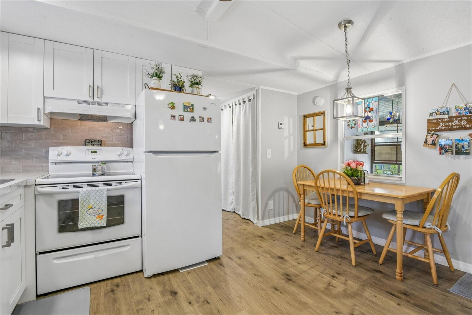 3204 POND HOLLOW ST — photo 8