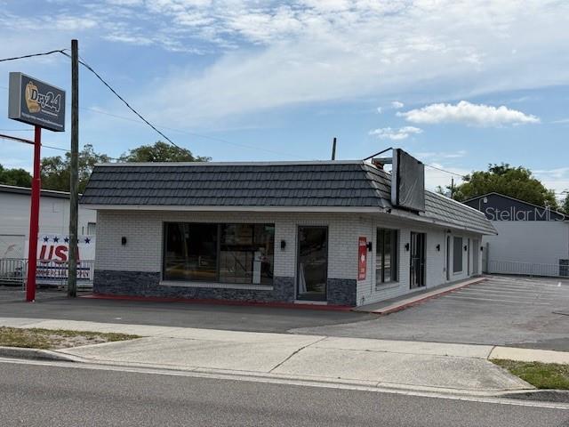 9501 N NEBRASKA AVE — photo 2