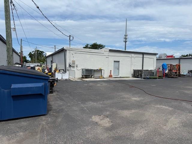 9511 N NEBRASKA AVE — photo 3