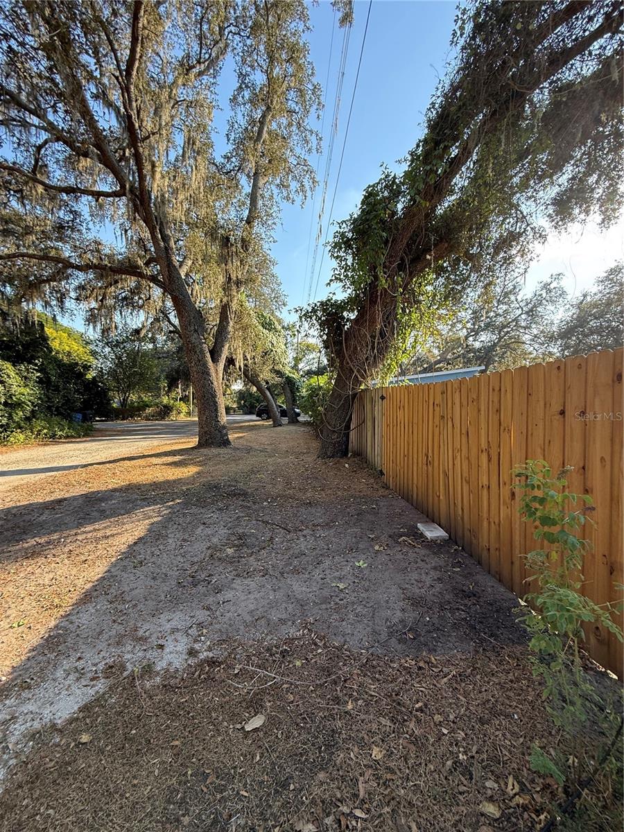 LAKESIDE DR — photo 4