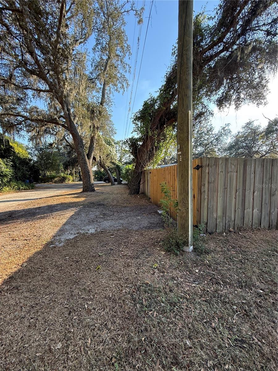 LAKESIDE DR — photo 2