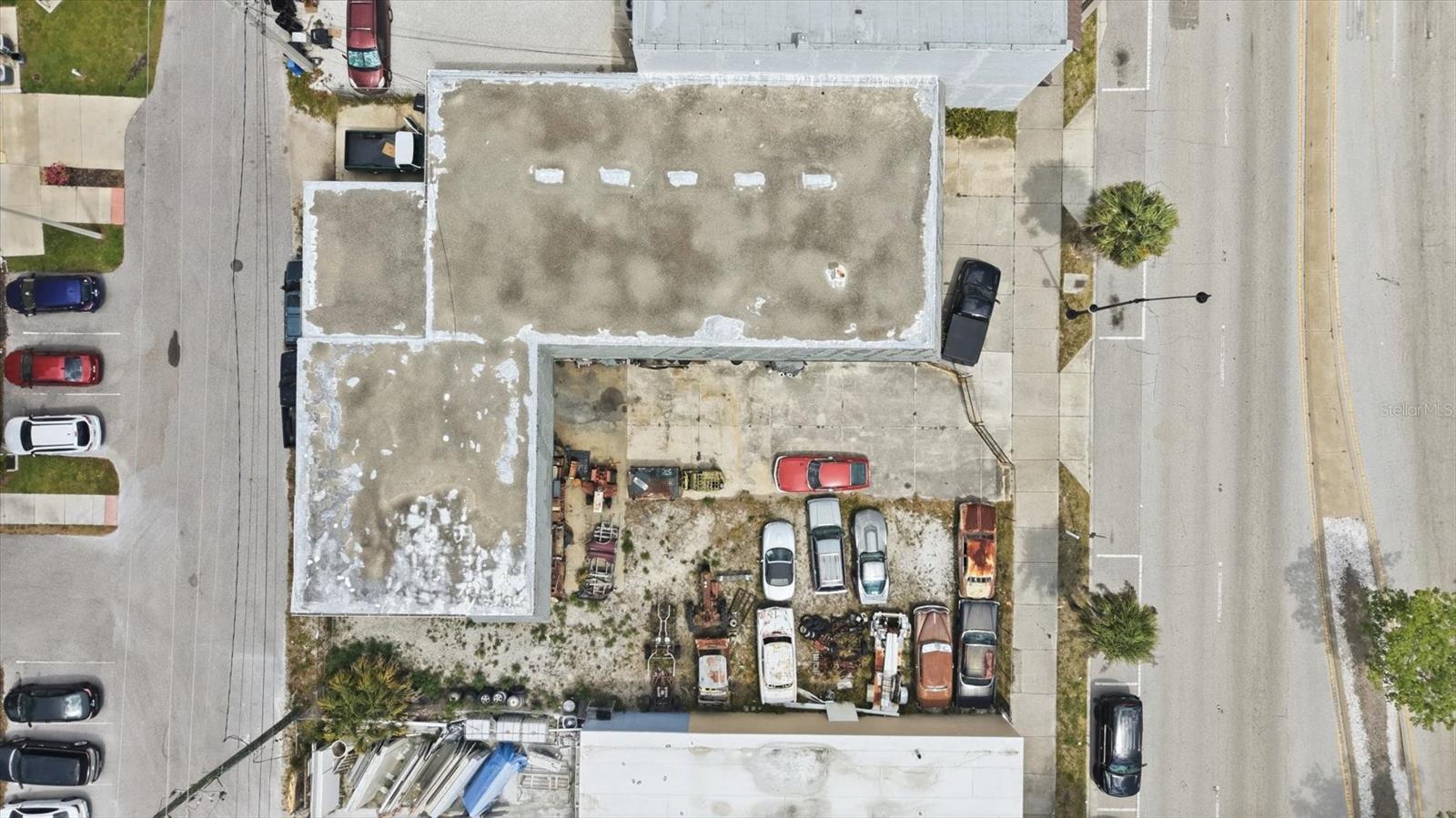 629 E VENICE AVE — photo 32