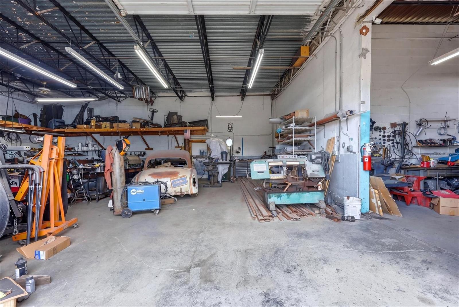 629 E VENICE AVE — photo 24