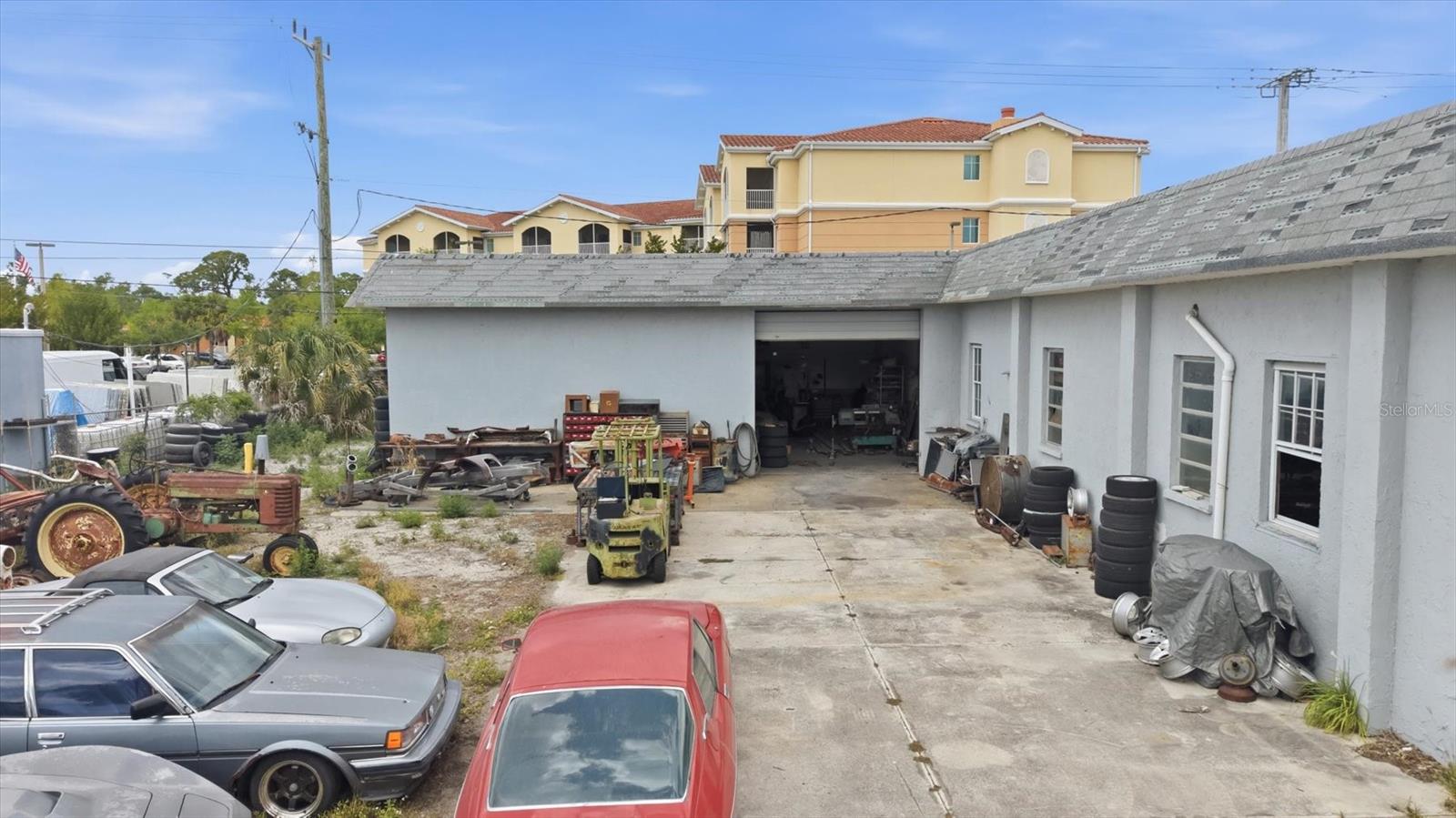 629 E VENICE AVE — photo 13