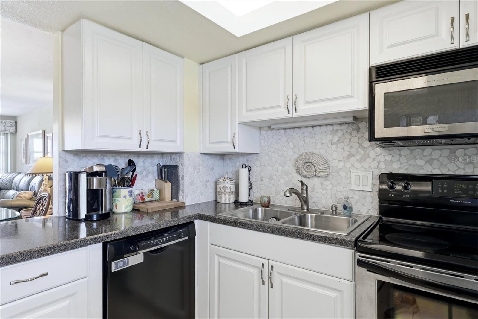 1215 S PORTOFINO DR #406 — photo 16
