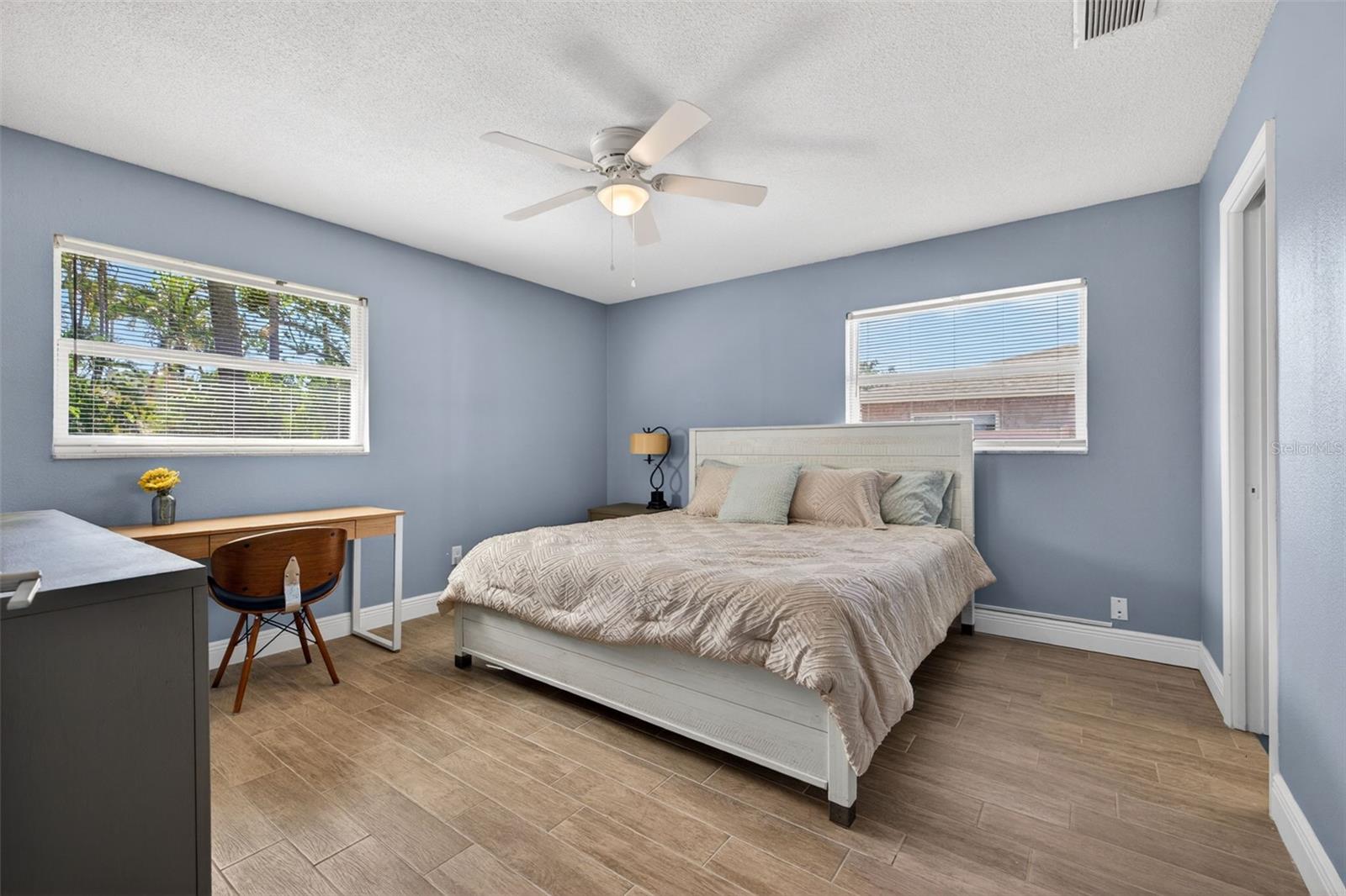 5810 VENETIAN BLVD NE — photo 17