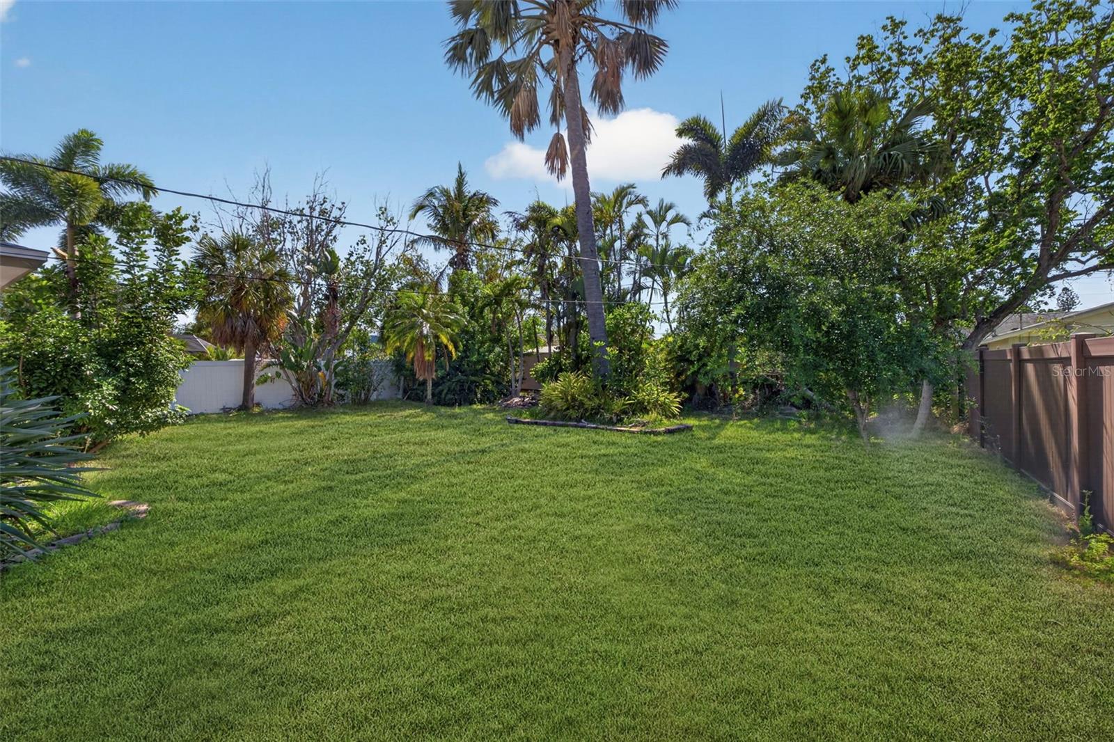 5810 VENETIAN BLVD NE — photo 23