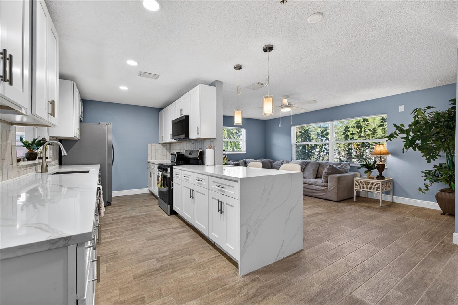 5810 VENETIAN BLVD NE — photo 8