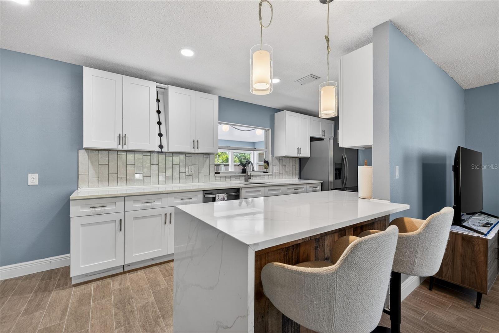 5810 VENETIAN BLVD NE — photo 11