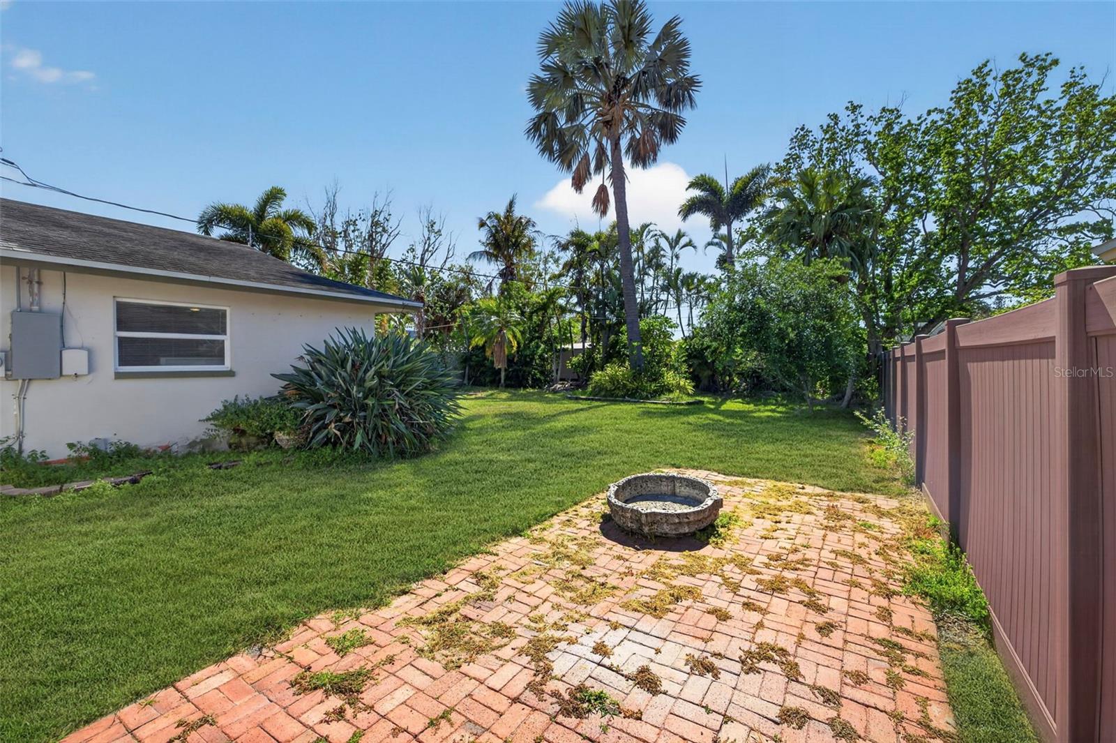 5810 VENETIAN BLVD NE — photo 22