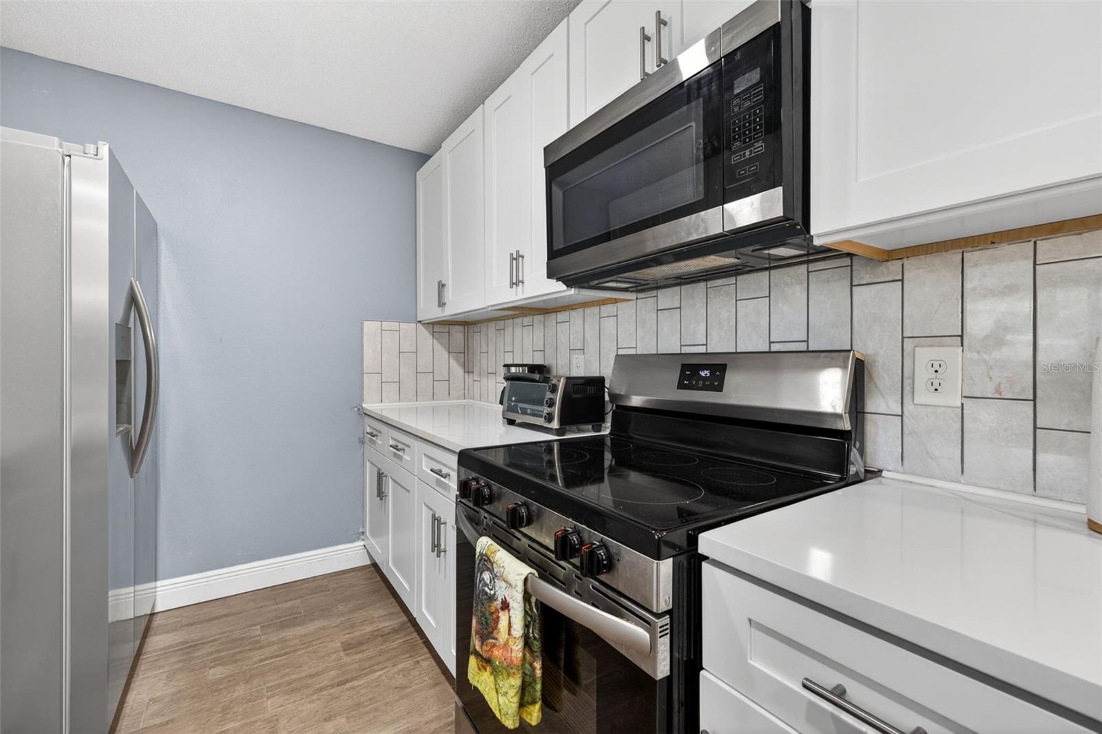 5810 VENETIAN BLVD NE — photo 6