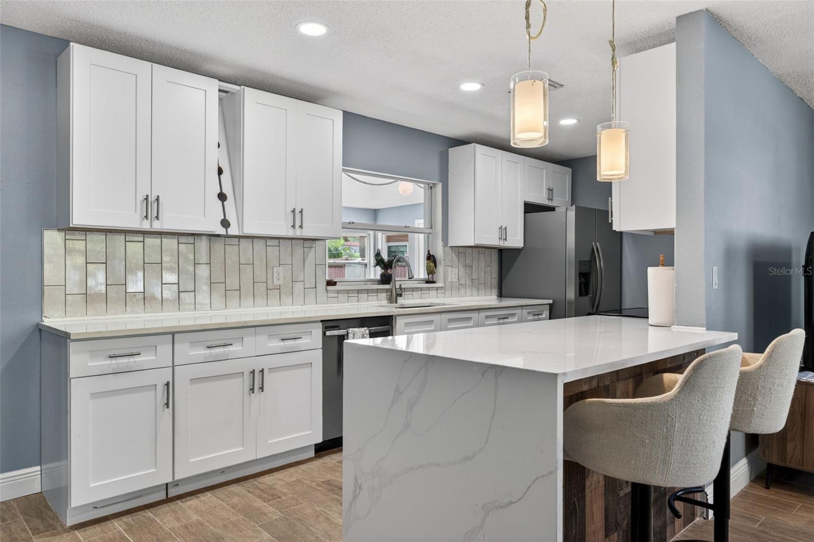 5810 VENETIAN BLVD NE — photo 9