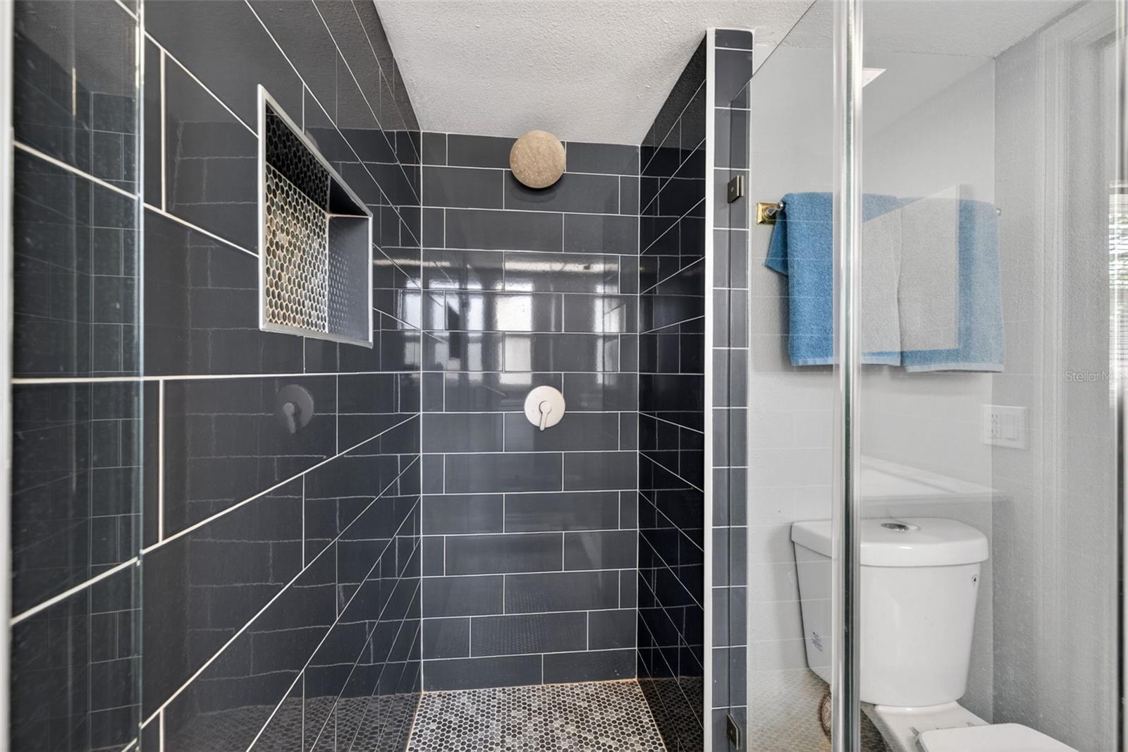 5810 VENETIAN BLVD NE — photo 19