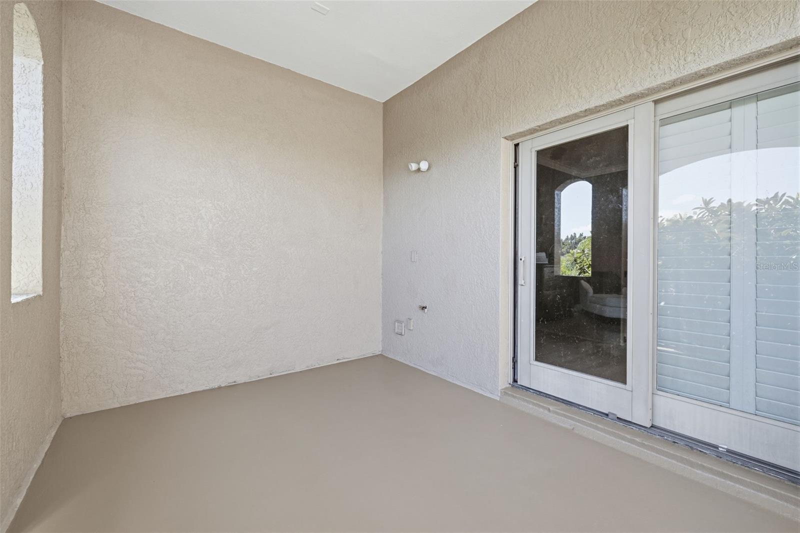 615 SAXONY BLVD — photo 32