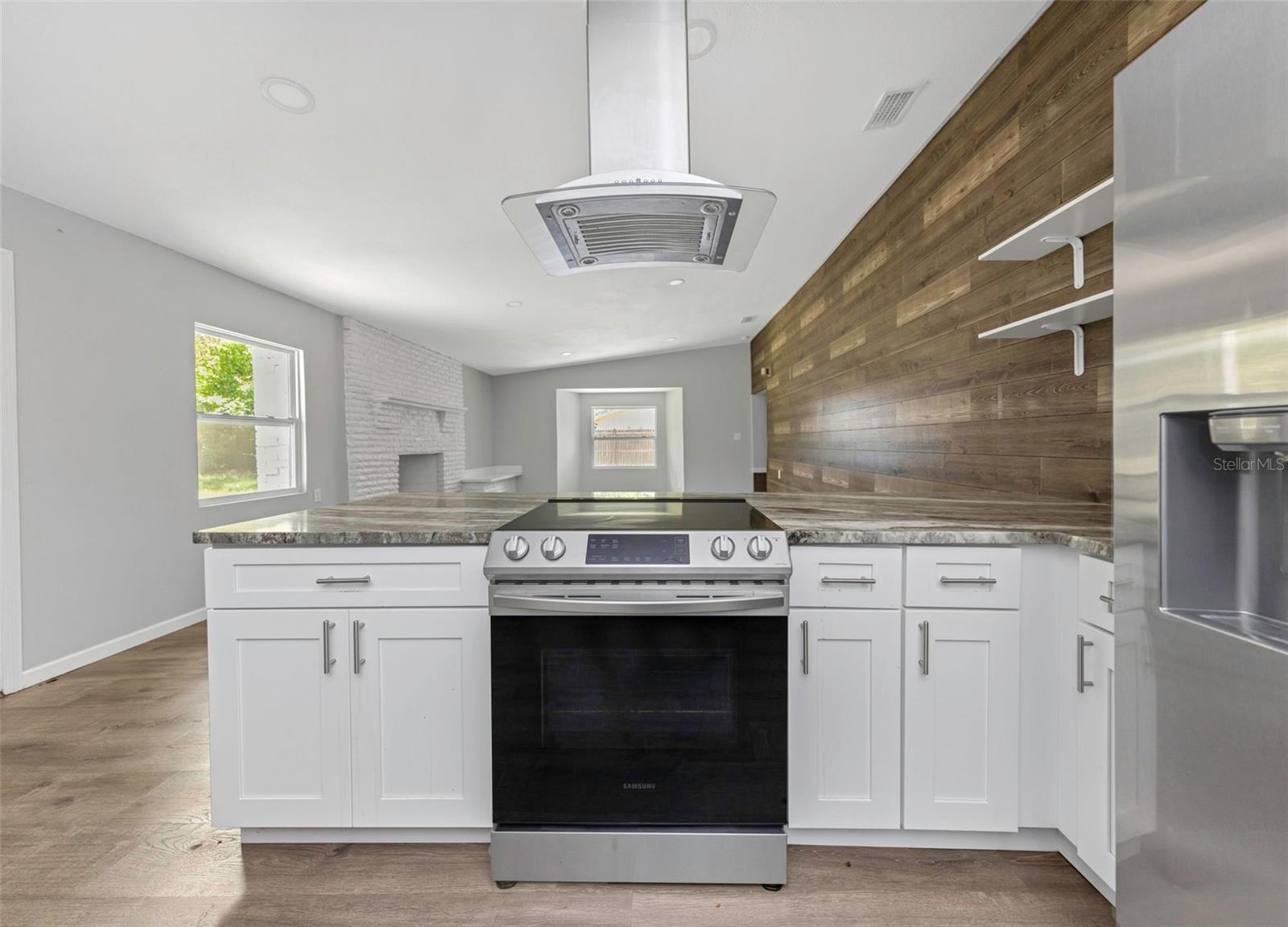 9224 ELZA ST — photo 11