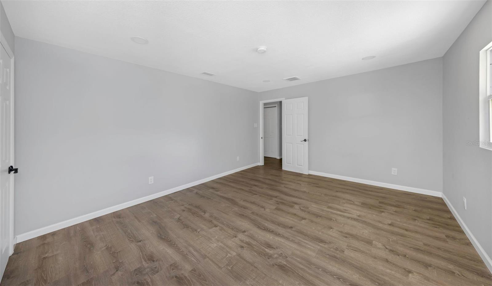 9224 ELZA ST — photo 27