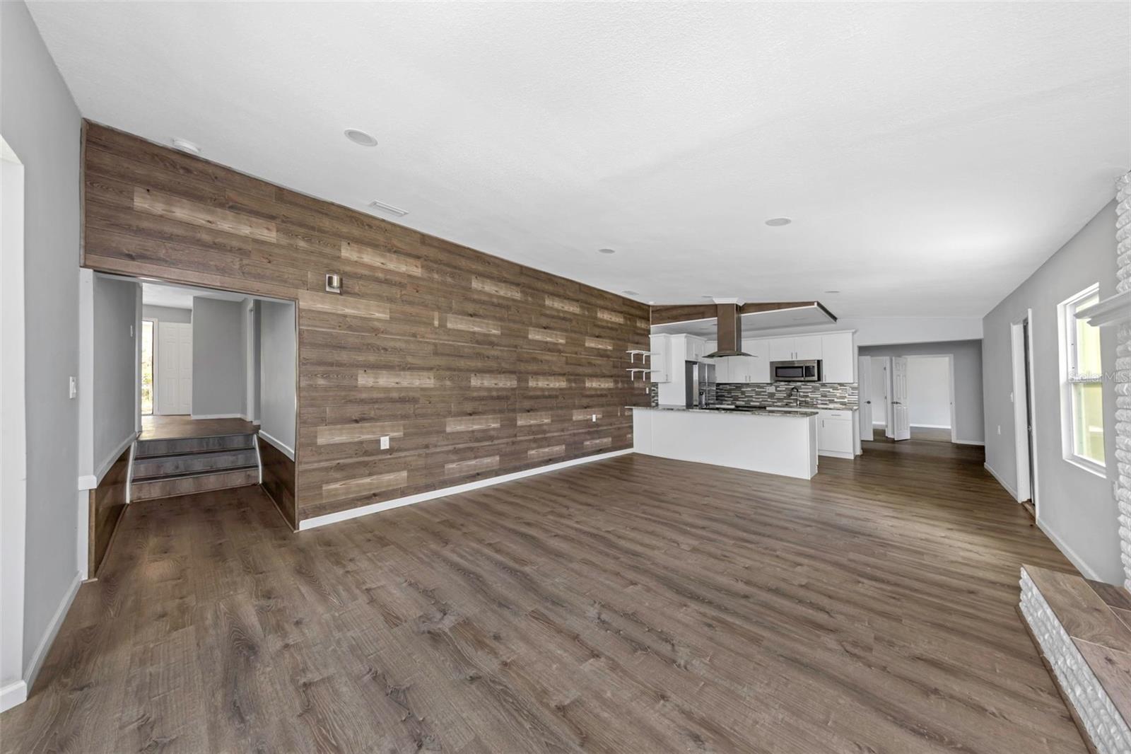 9224 ELZA ST — photo 8