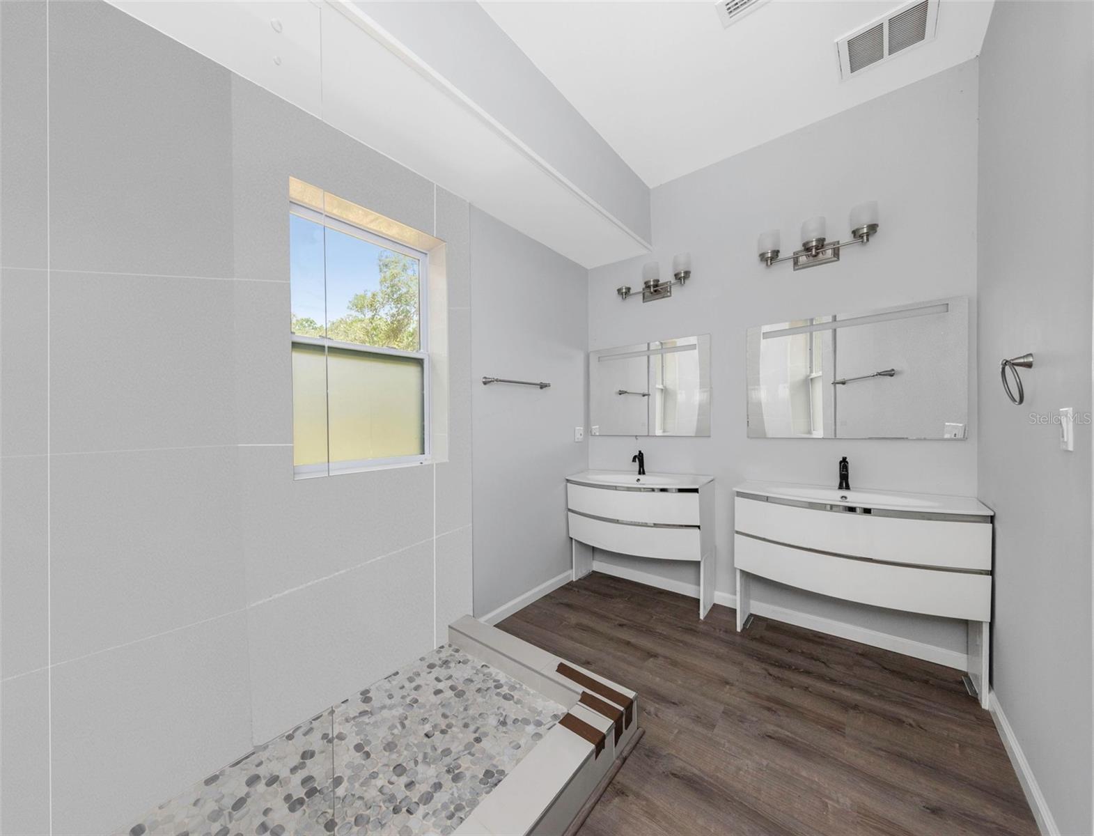 9224 ELZA ST — photo 30
