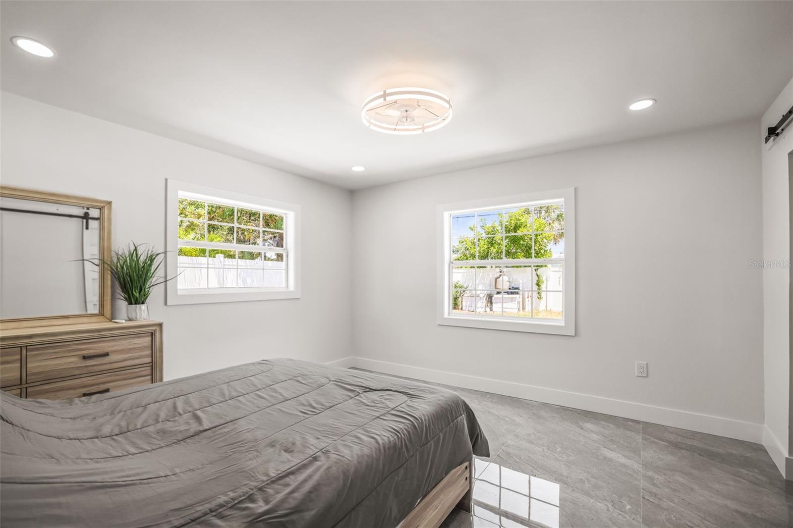 4327 HUNTINGTON ST NE — photo 31