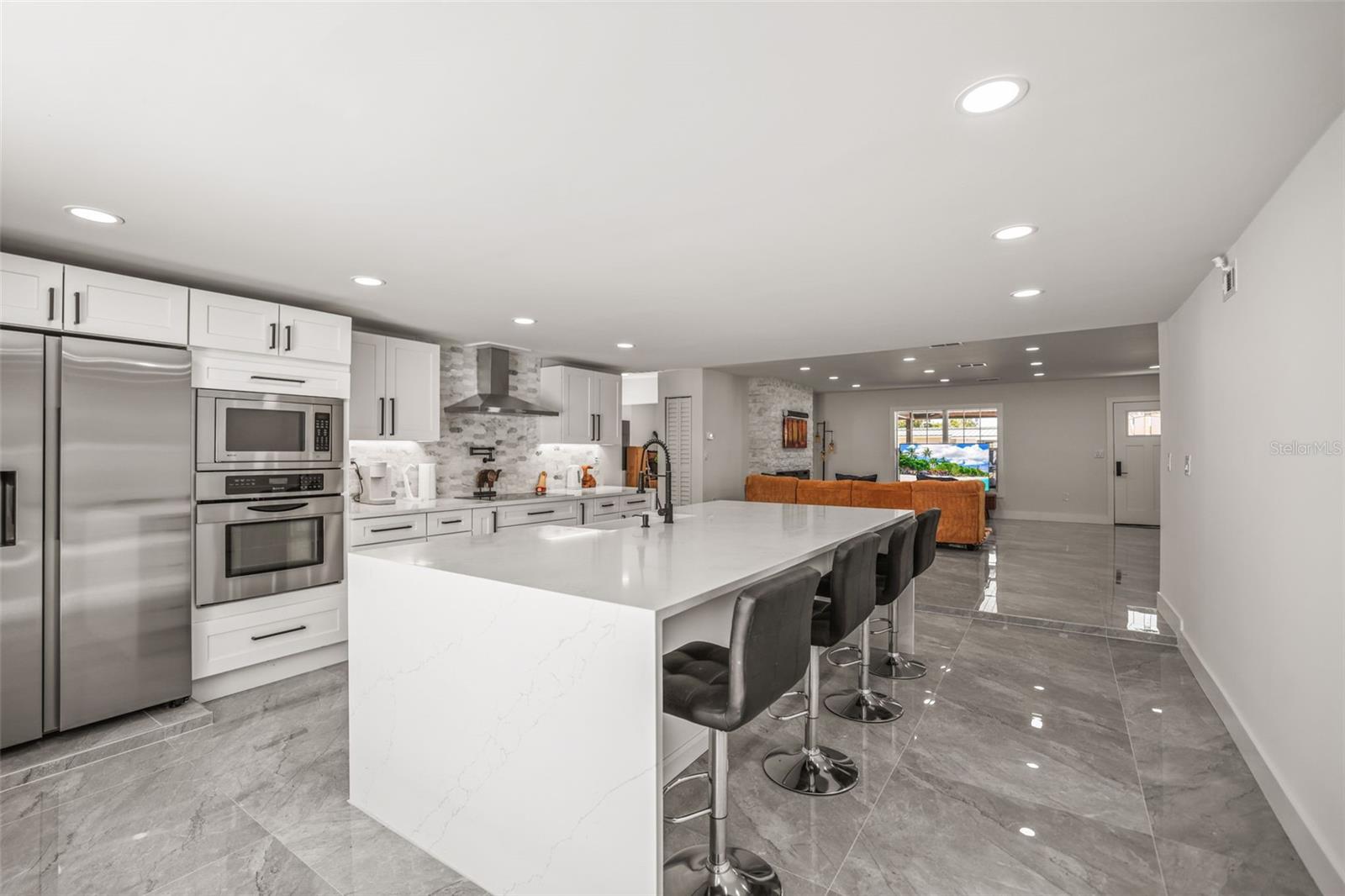 4327 HUNTINGTON ST NE — photo 23
