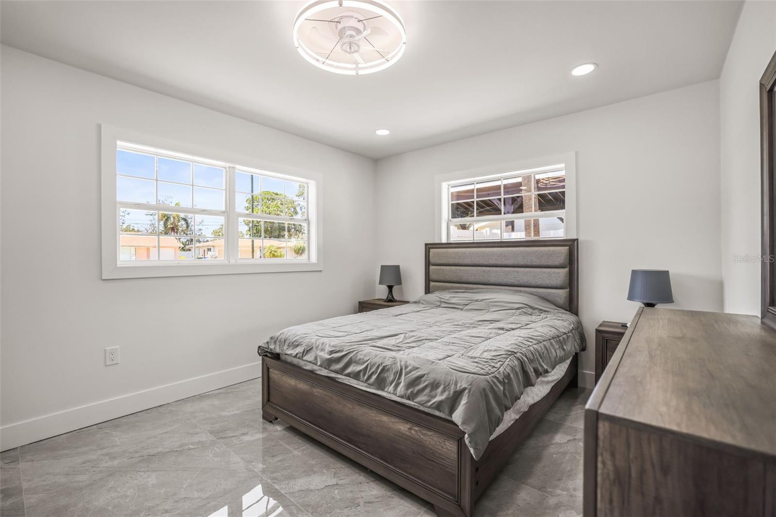 4327 HUNTINGTON ST NE — photo 34