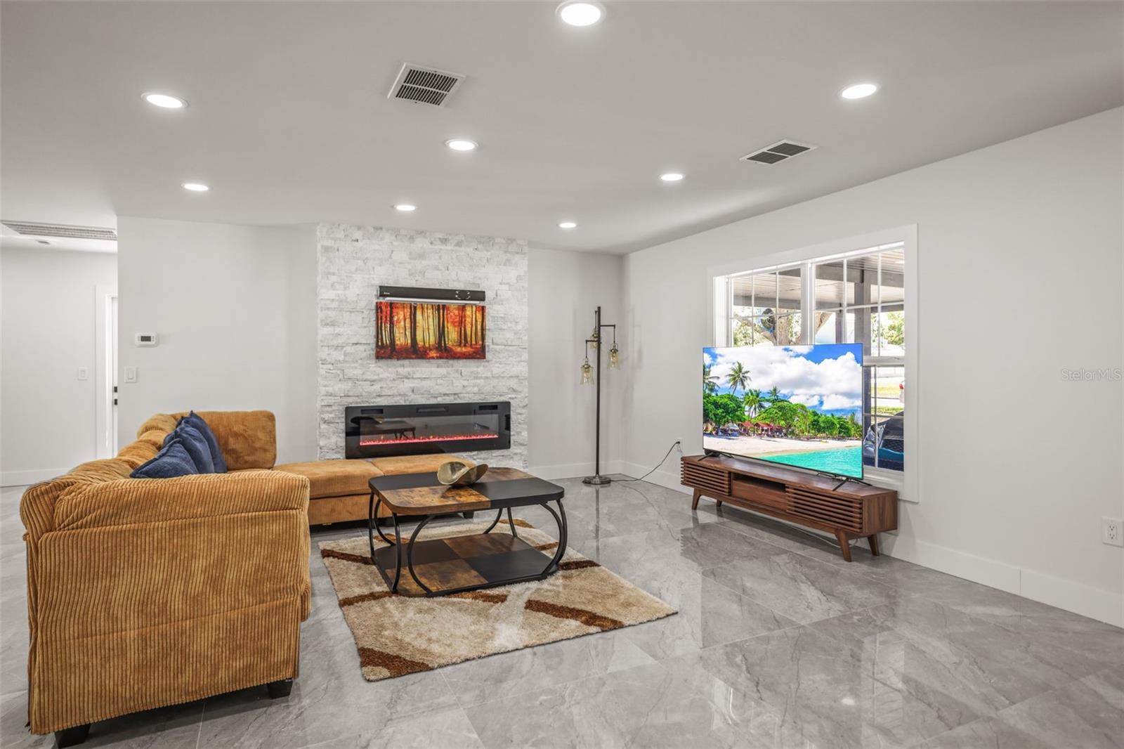 4327 HUNTINGTON ST NE — photo 12