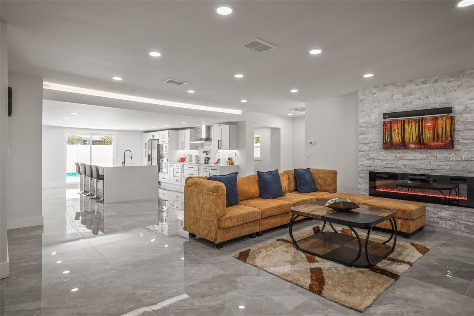 4327 HUNTINGTON ST NE — photo 13