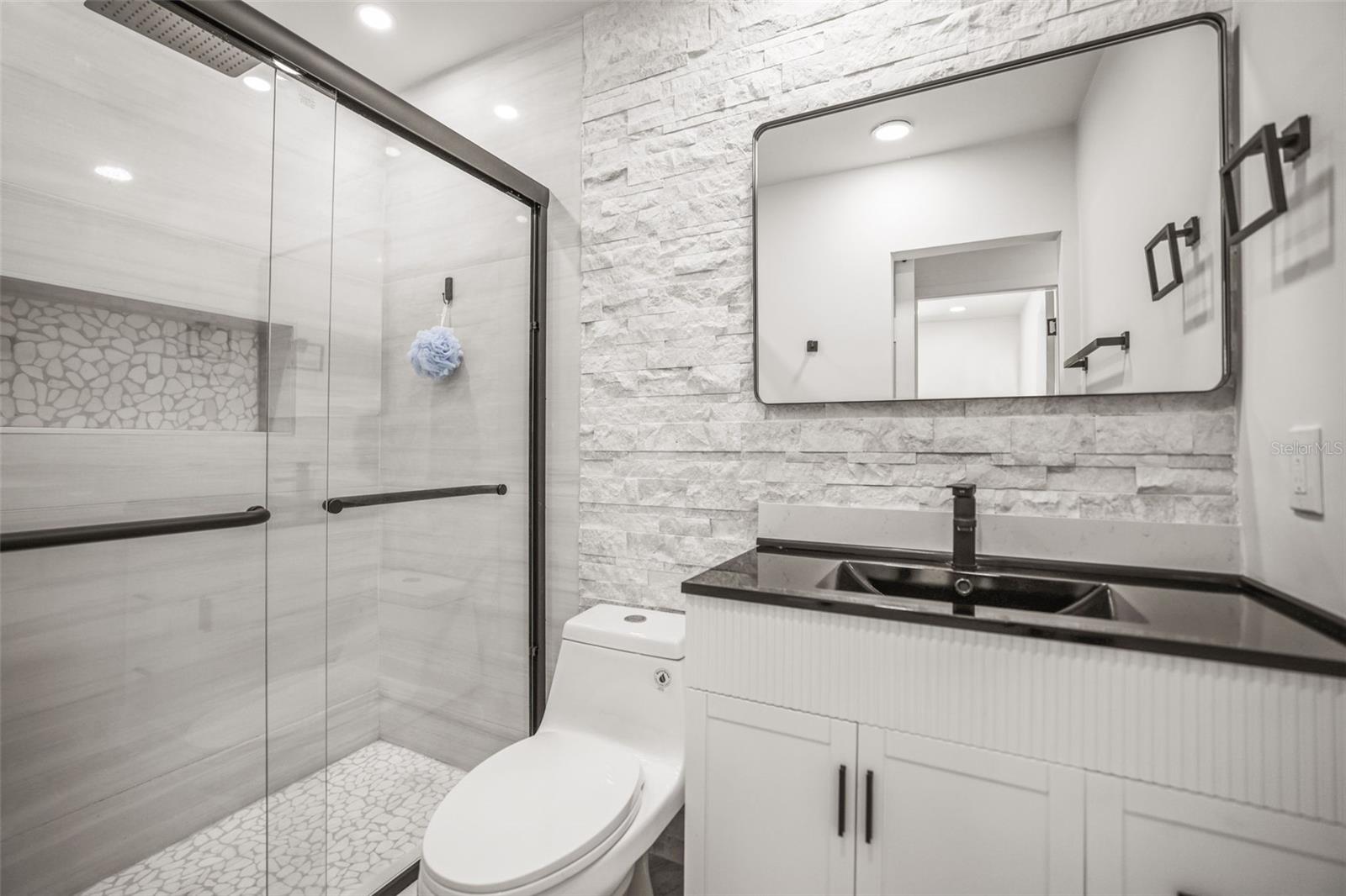 4327 HUNTINGTON ST NE — photo 30
