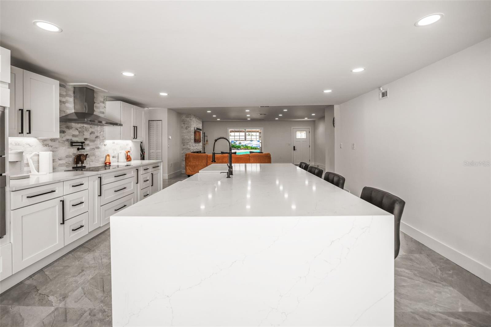 4327 HUNTINGTON ST NE — photo 24