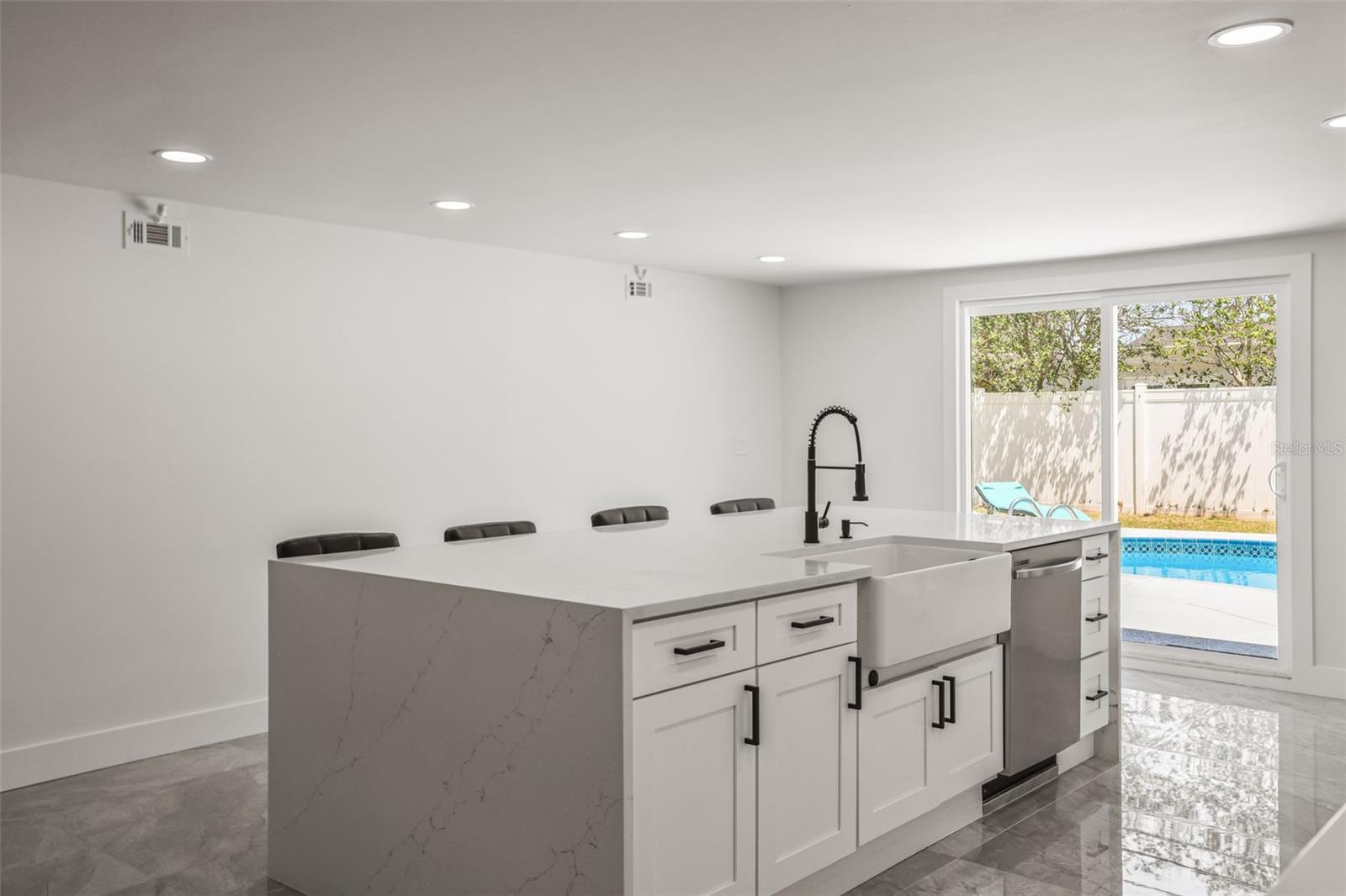4327 HUNTINGTON ST NE — photo 20