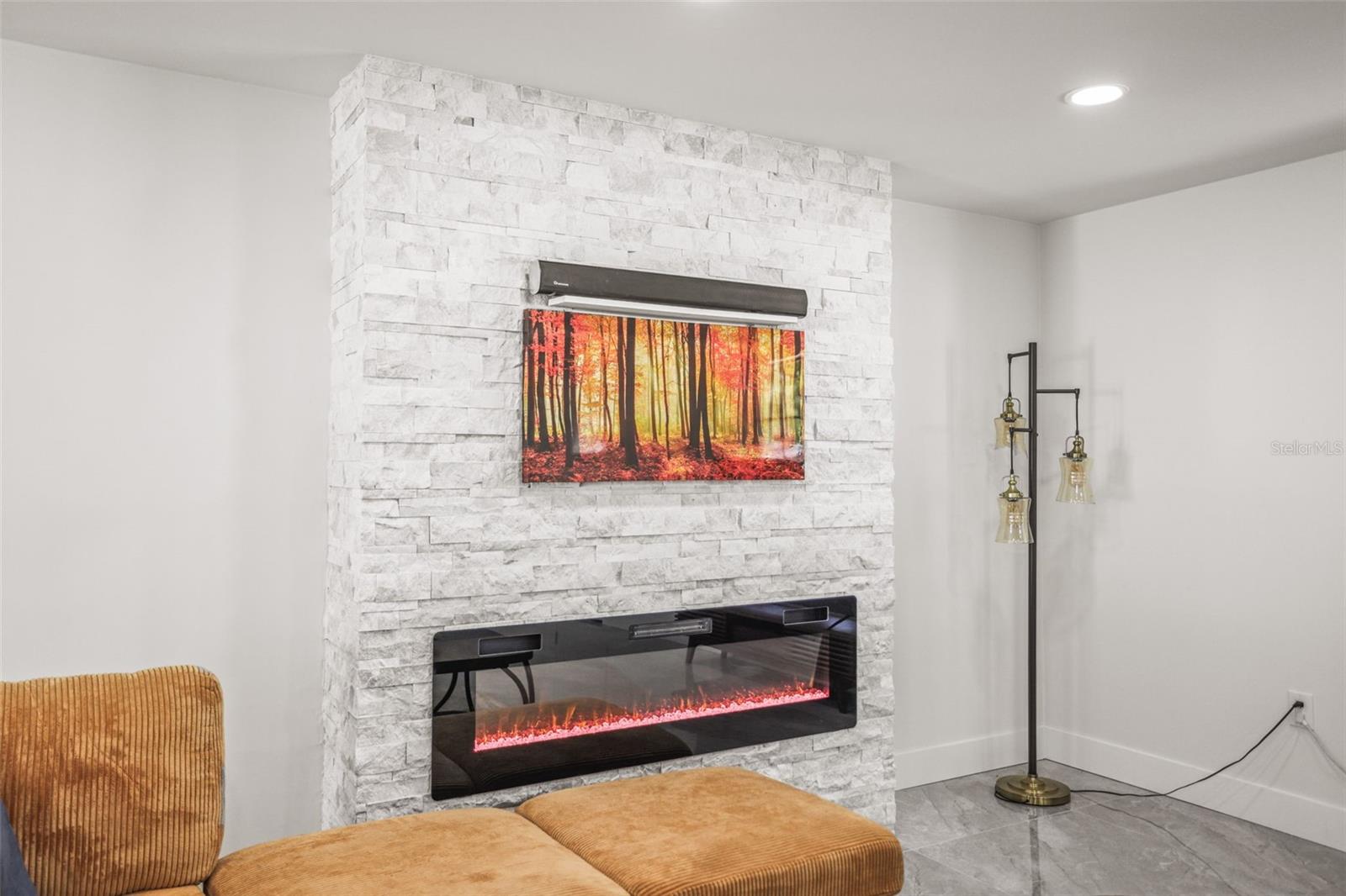 4327 HUNTINGTON ST NE — photo 9