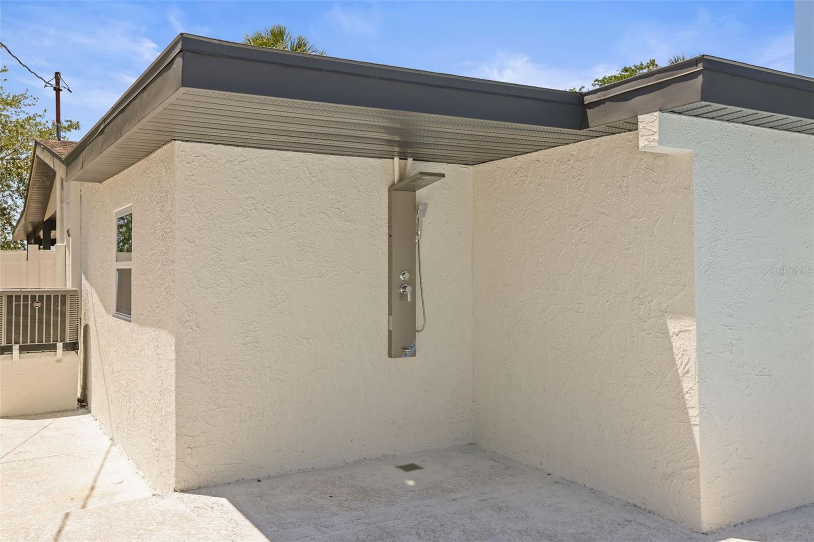 4327 HUNTINGTON ST NE — photo 8