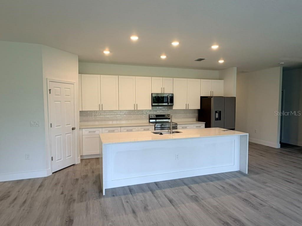 2693 JEANNIN DR — photo 6
