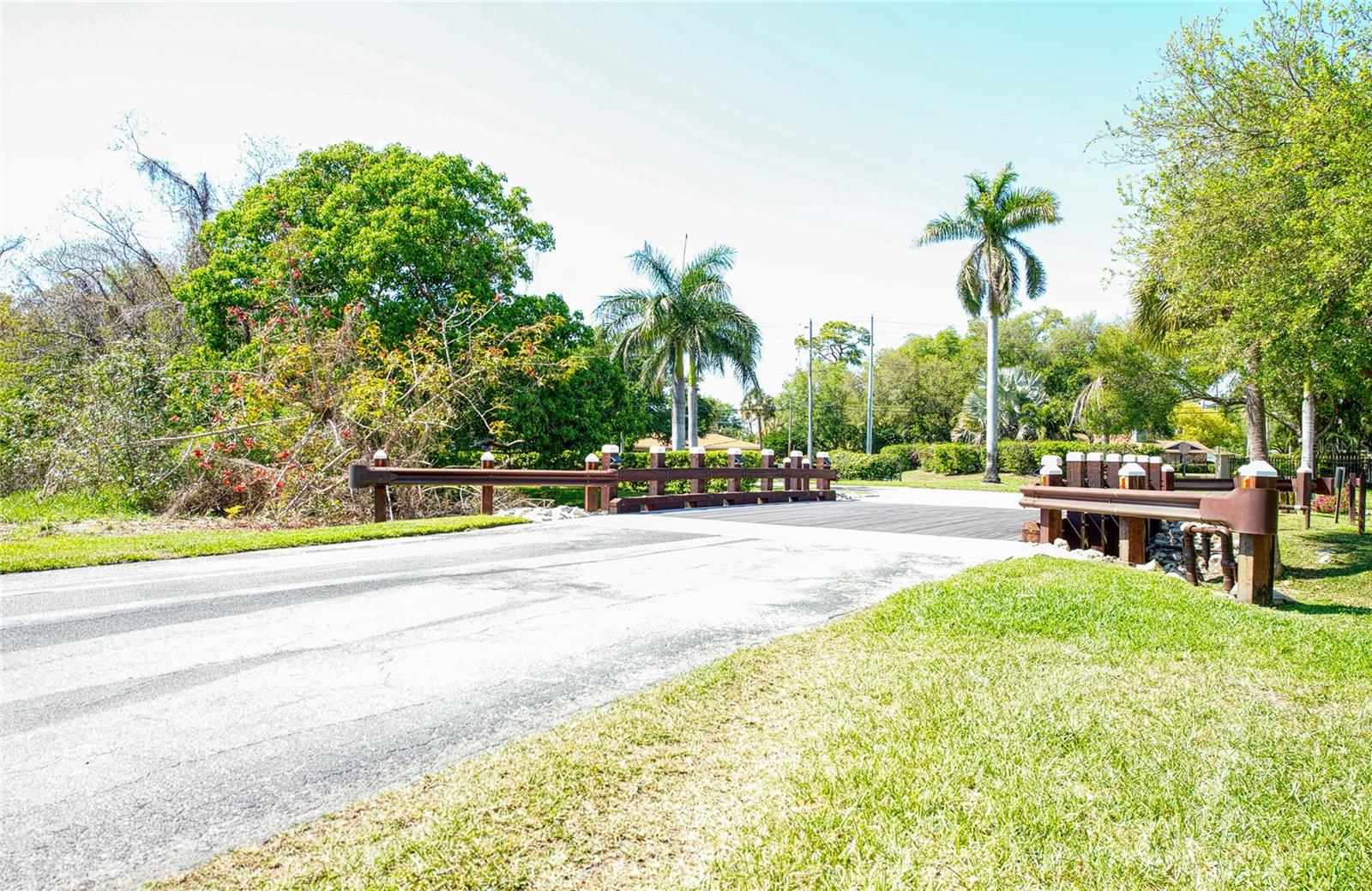 6305 PELICAN CREEK XING #D — photo 27