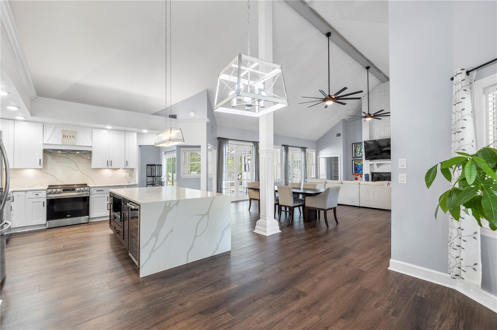 335 SANCTUARY DR — photo 19
