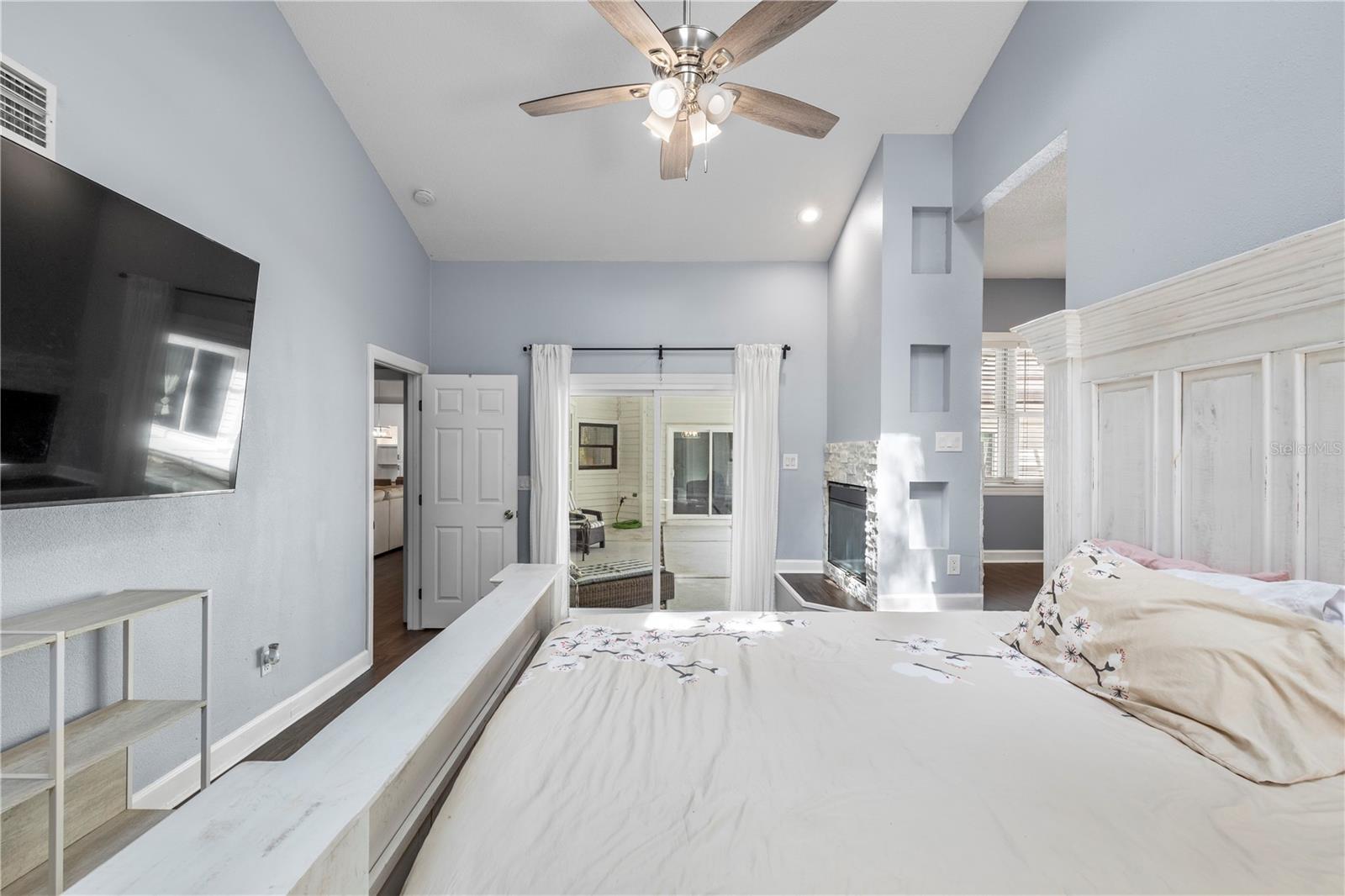 335 SANCTUARY DR — photo 28