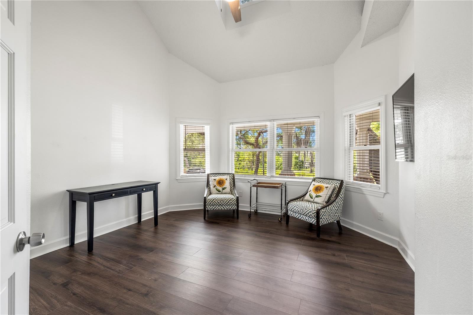 335 SANCTUARY DR — photo 39