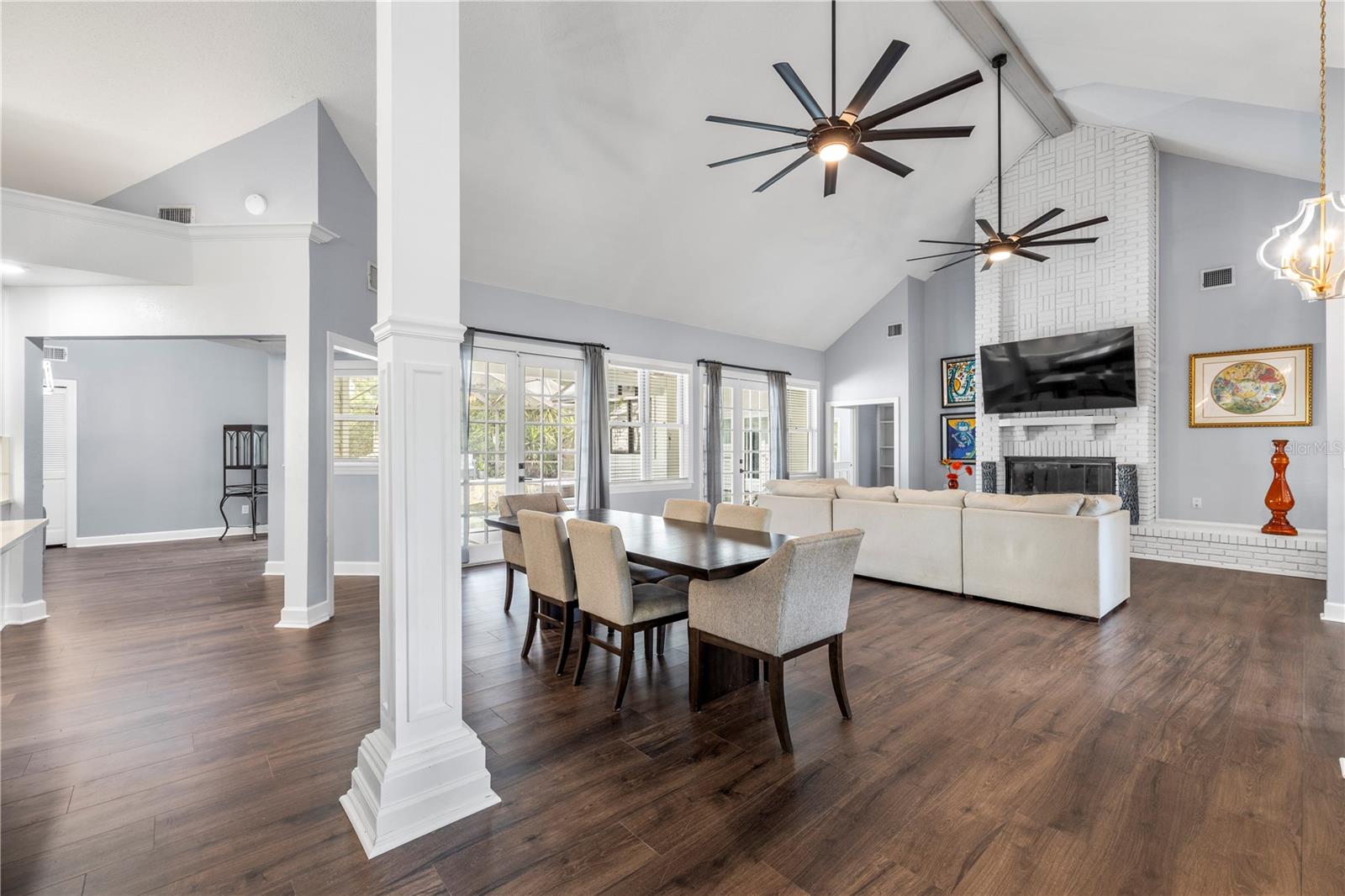 335 SANCTUARY DR — photo 23