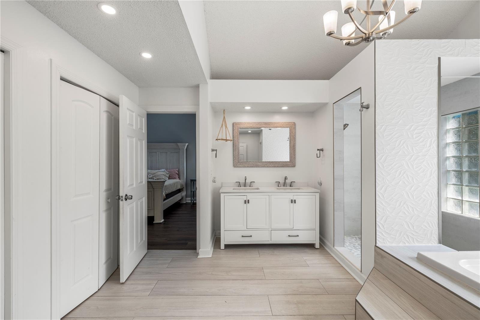 335 SANCTUARY DR — photo 37