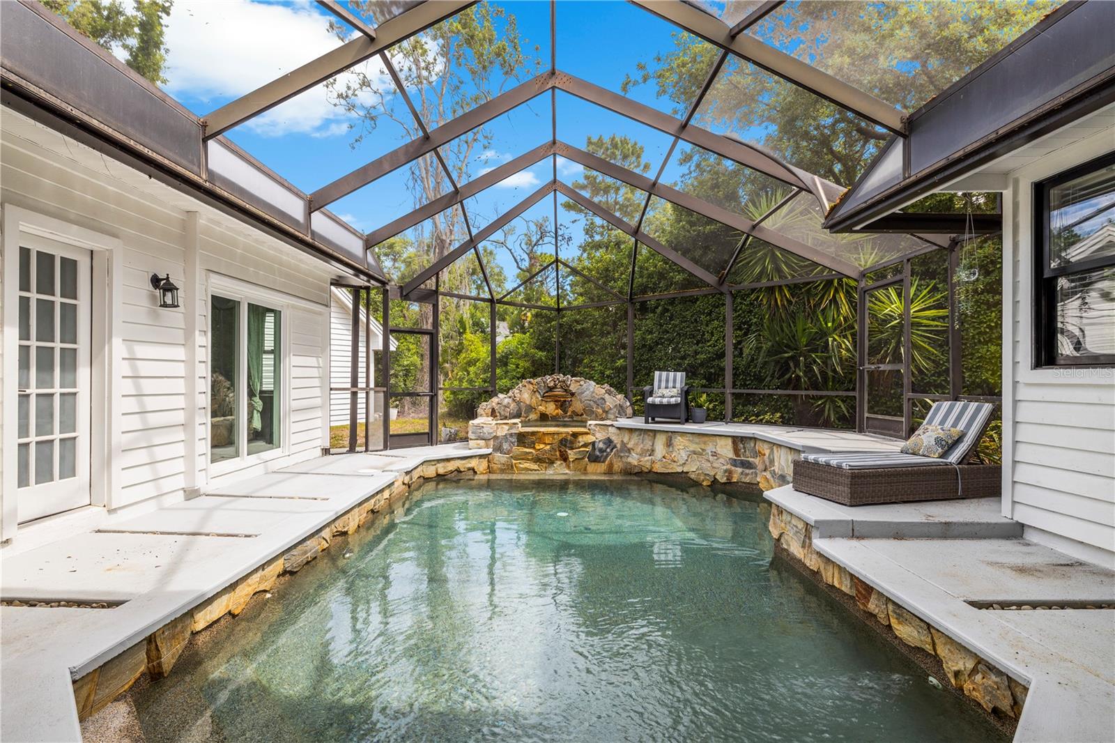335 SANCTUARY DR — photo 7