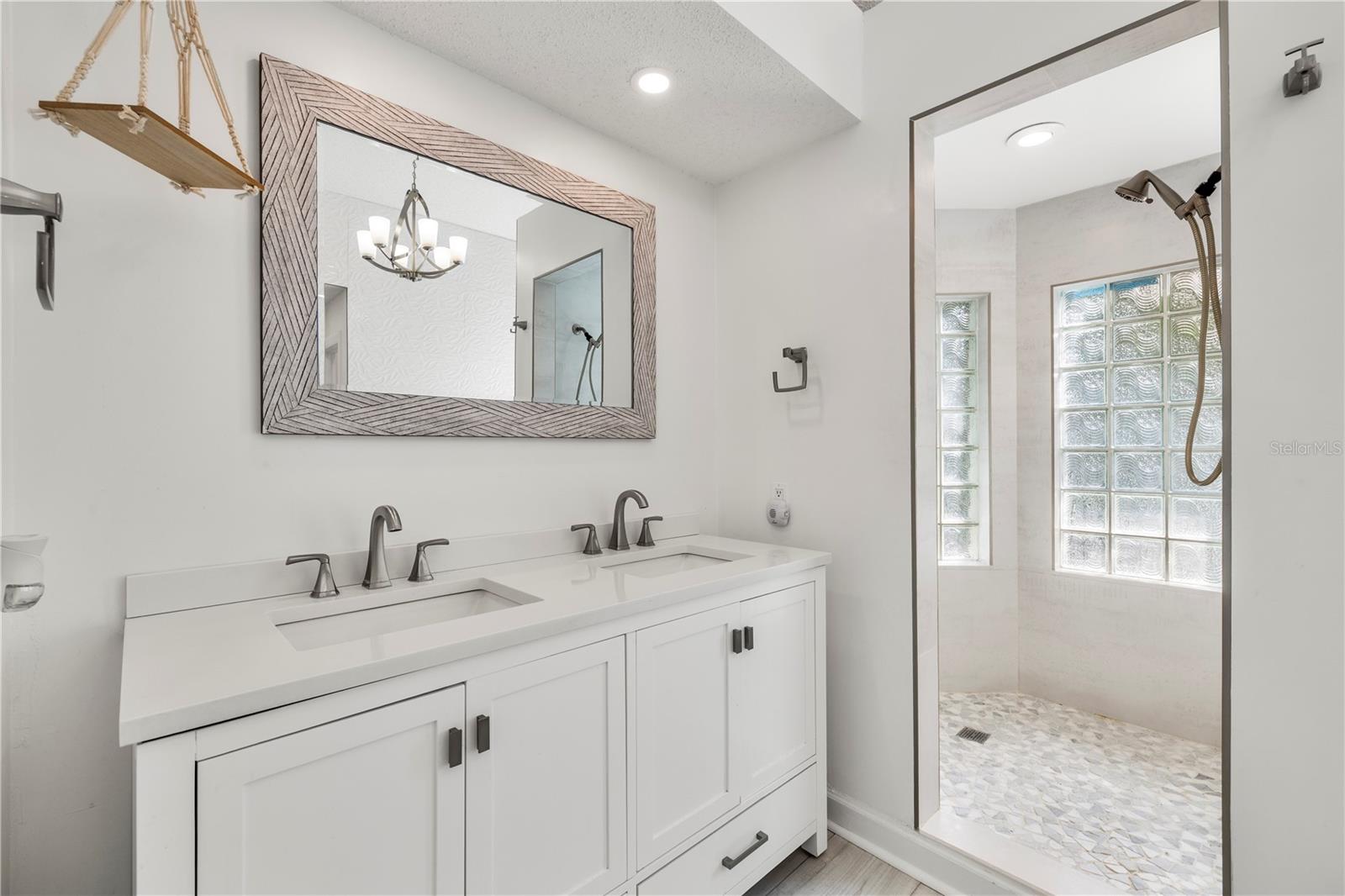 335 SANCTUARY DR — photo 33
