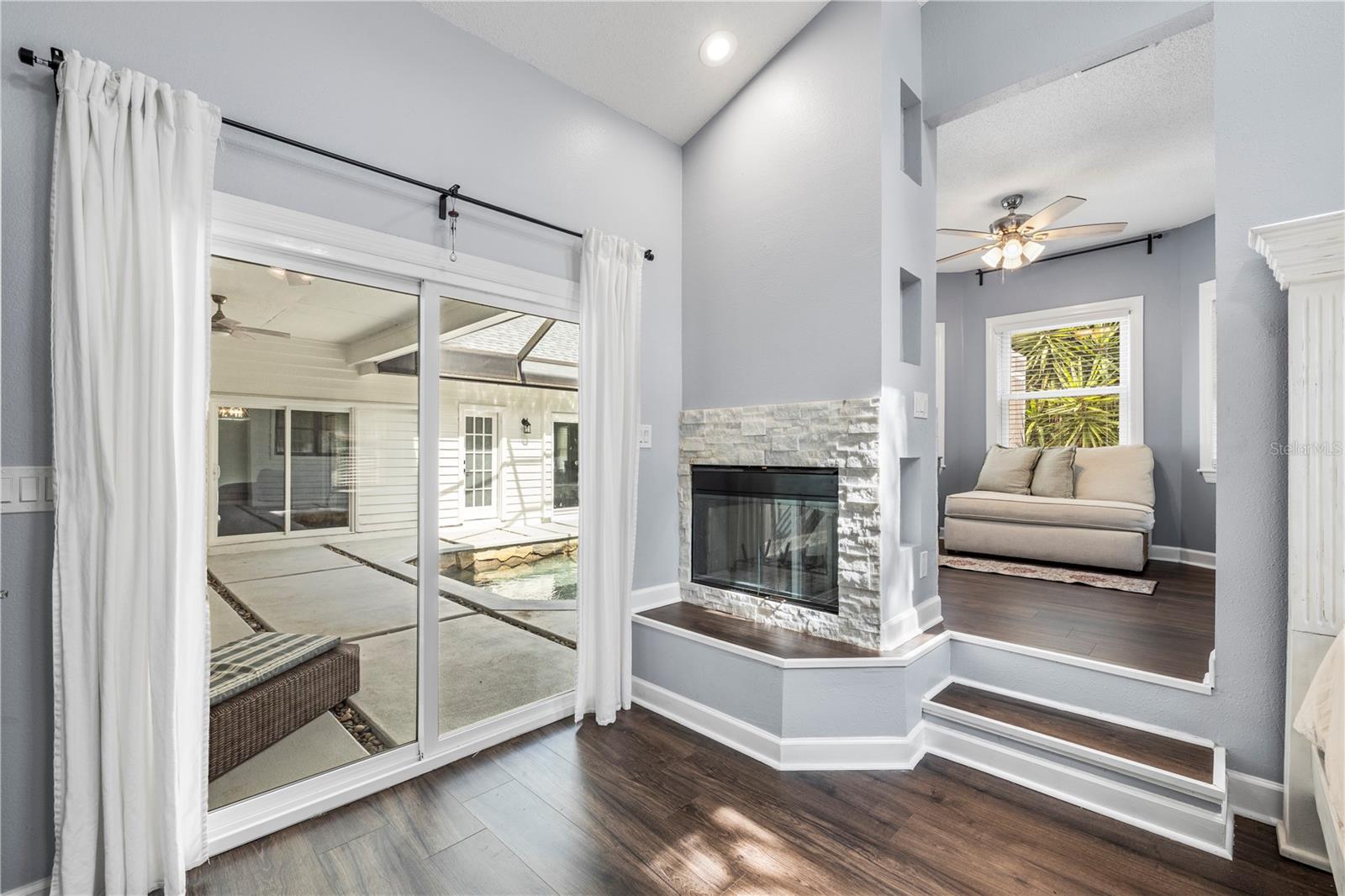 335 SANCTUARY DR — photo 27