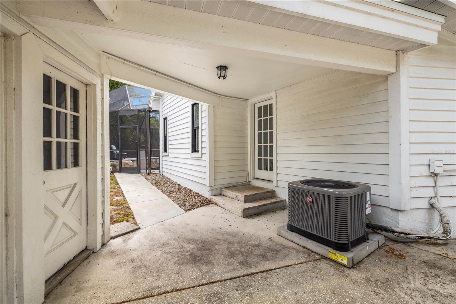 335 SANCTUARY DR — photo 62