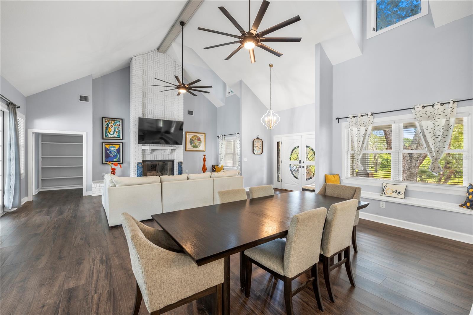 335 SANCTUARY DR — photo 24