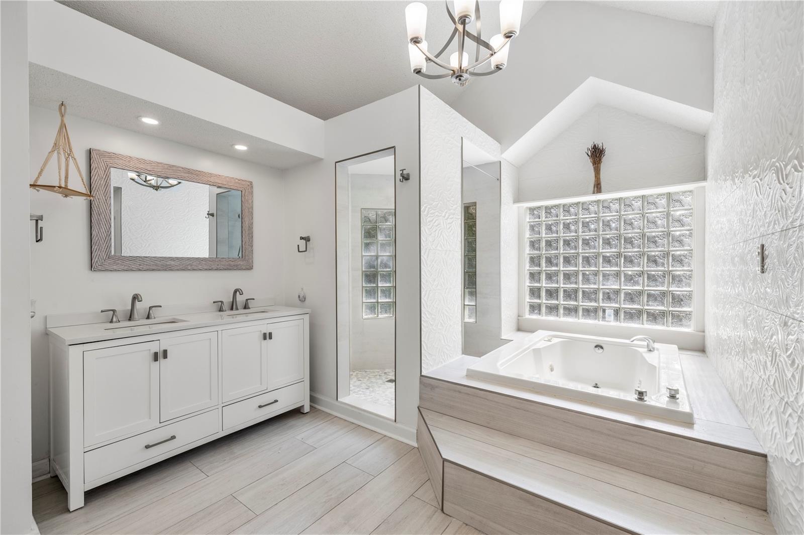 335 SANCTUARY DR — photo 32