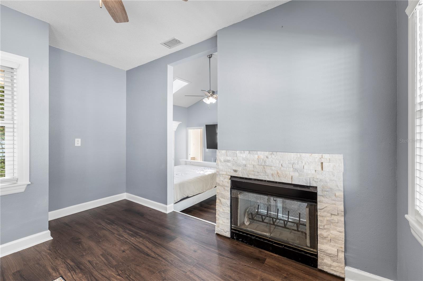 335 SANCTUARY DR — photo 31
