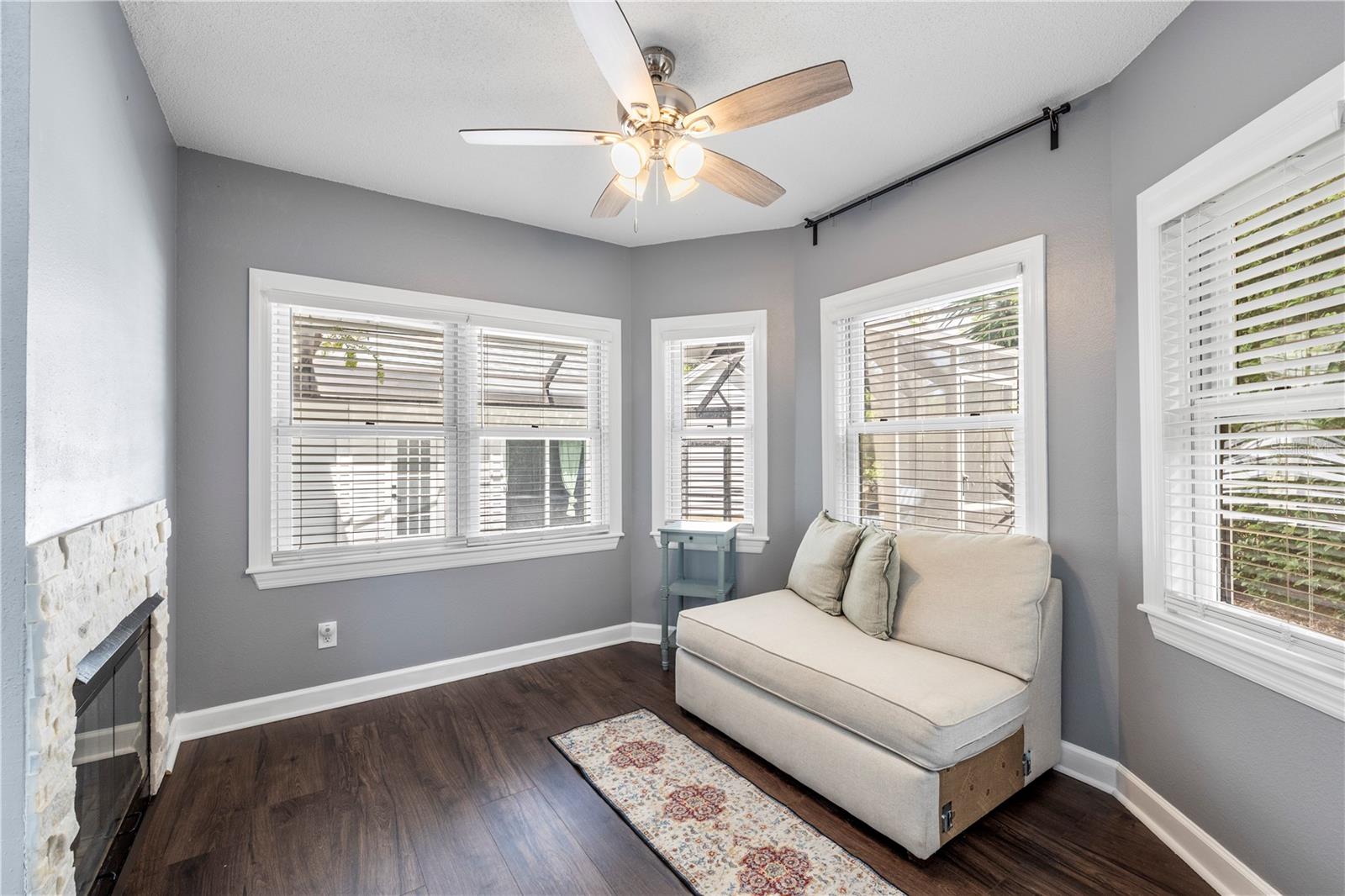 335 SANCTUARY DR — photo 30