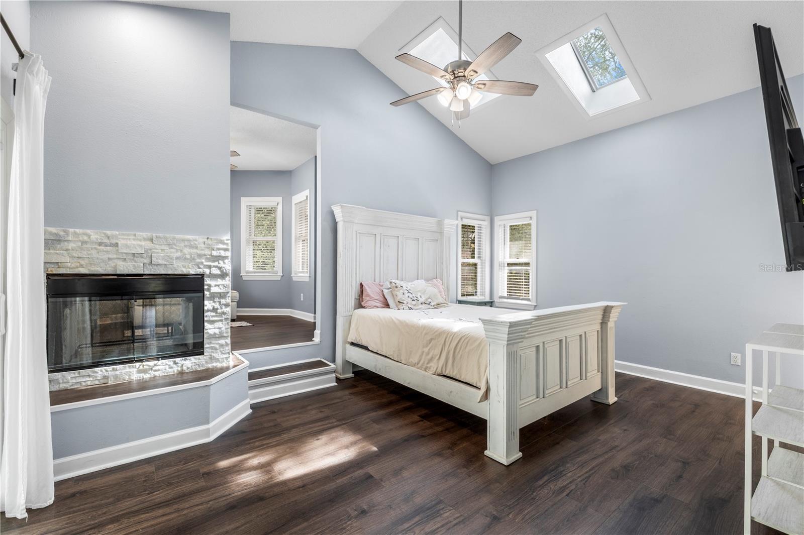 335 SANCTUARY DR — photo 25