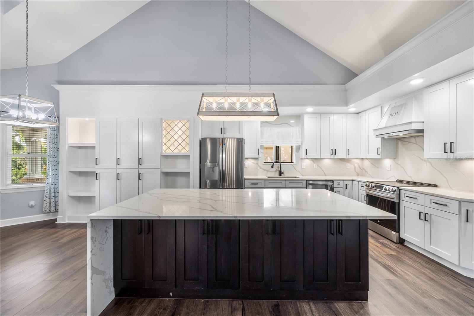 335 SANCTUARY DR — photo 17