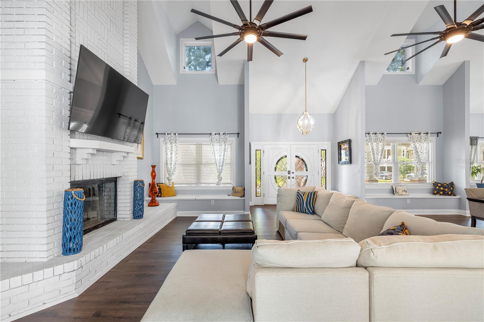 335 SANCTUARY DR — photo 11